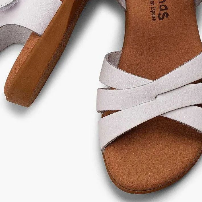 Pisamonas Sandals>Girls' Leather Sandals With Crossed Straps And Loop Fasteners Closure