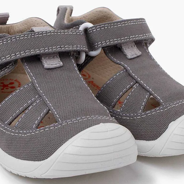 Pisamonas Sandals>Sportive Sandals With Toe Cap And Riptape Fastening