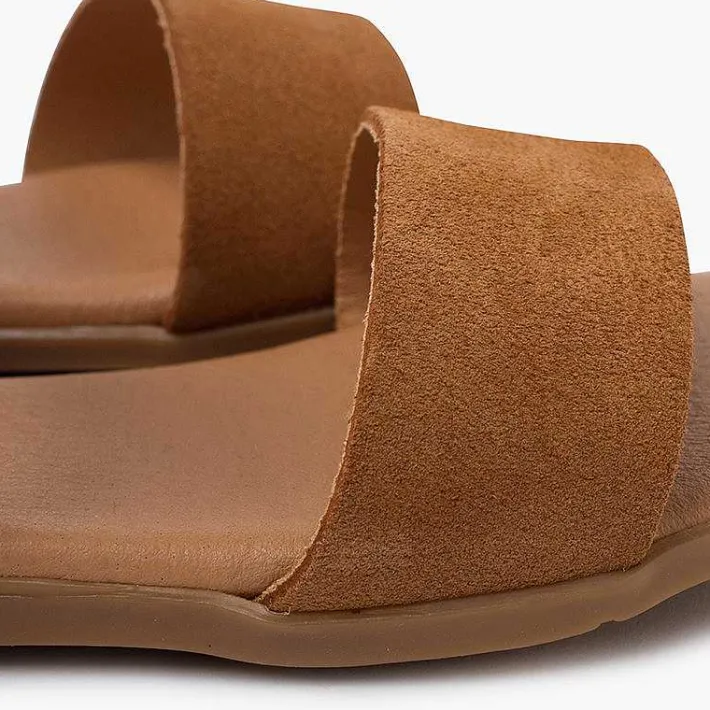 Pisamonas Sandals>Wide Straps Suede Sandals